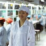 Travailleuse à l'usine de Guohong © Fairphone