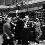 Salle de marché du NYSE avant l’introduction des écrans et de la cotation électronique