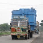 Camion transportant de larges marchandises © Prateek Karandikar, via Wikimedia Commons