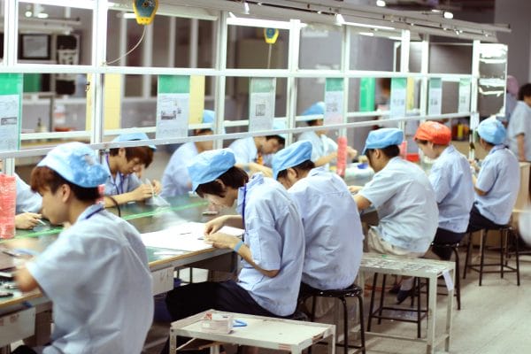 Ligne de production à l'usine de Guohong © Fairphone Ligne de production à l'usine de Guohong © Fairphone