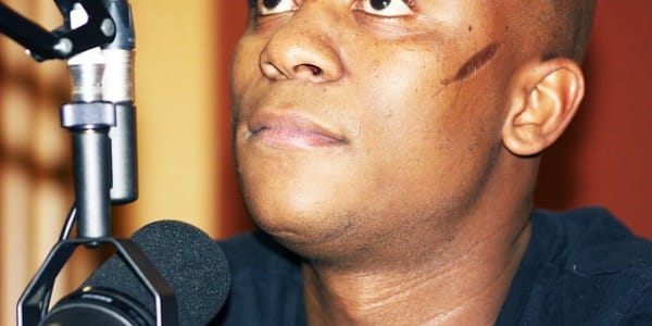 Le chanteur Thato Matlhabaphiri dit Scar © TeachAIDS